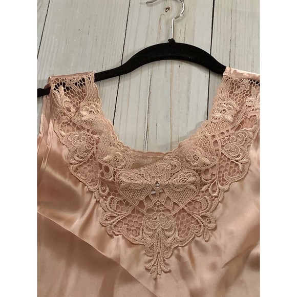 Womans M Shiny satin silky soft beige camisole with lace on bodice - Picture 3 of 4